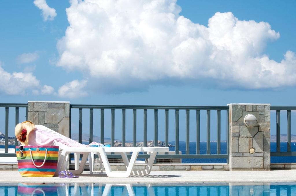 Alex Hotel Tourlos Buitenkant foto