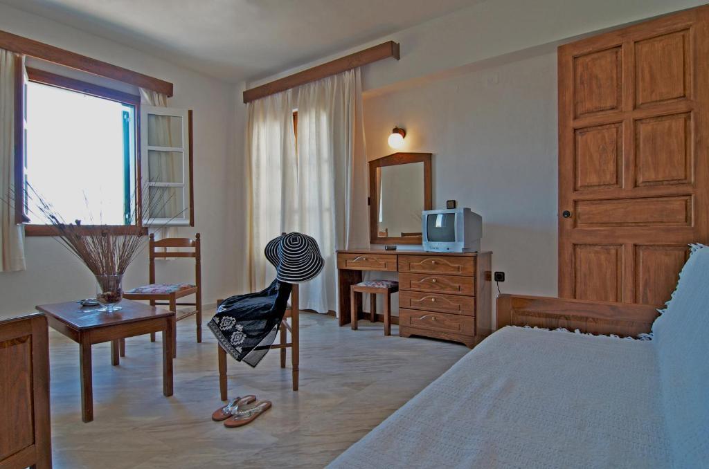 Alex Hotel Tourlos Buitenkant foto